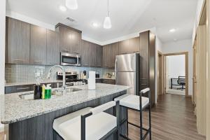 Luxe 3B2B Getaway - Pool, Gym, Parking, Pet Wash