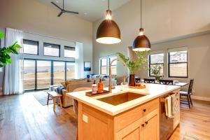 2 Mi to Deer Valley Resort Townhome with Hot Tub