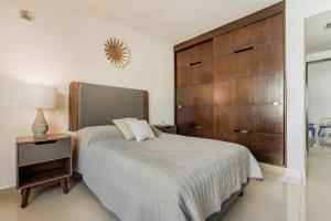 Stylish Lagoon front Villa by Casa Paraiso