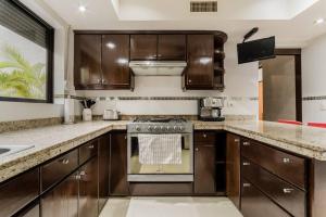 Stylish Lagoon front Villa by Casa Paraiso