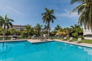 Stylish Lagoon front Villa by Casa Paraiso