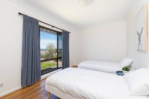 Beachfront Bliss- Aldinga Beach House - 5 BR