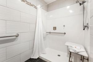 Queen Room with Two Queen Beds - Accessible/Non-Smoking  room in Comfort Inn & Suites Redwood Country
