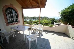 Two-Bedroom Apartment with Sea View room in Hotel Eliza