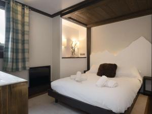 Duplex de 120 m² à Courchevel 1650, pour 8 pers., Centre station, proche pistes avec cheminée et parking - FR-1-631-161