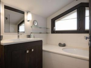 Duplex de 120 m² à Courchevel 1650, pour 8 pers., Centre station, proche pistes avec cheminée et parking - FR-1-631-161