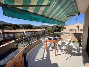 Appartements Appartement Cavalaire-sur-Mer, 2 pieces, 4 personnes - FR-1-226B-172 : photos des chambres