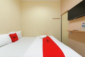 RedDoorz near The Jungle Waterpark Bogor