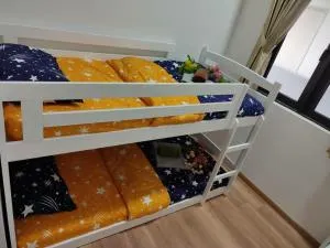 The Quartz 3 Bedroom Apartment with fully furnish and fully aircond, infinity pool, Corner lot with seaview and city view centre of malacca city - Tranquerah