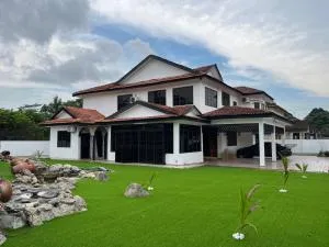 Corner Villa Tmn Daya near Mount Austin JB - Kampong Bukit Lintang