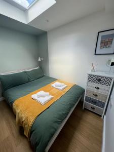 Central ensuite guest unit with air conditioning and free on street parking