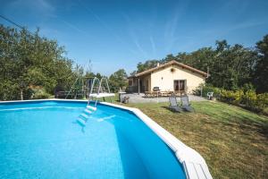 Maisons de vacances Maison Galine - Maison de campagne - Piscine & Aire de Jeux : photos des chambres