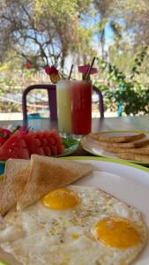 Phòng Giường Đôi Lớn Loại Sang (Deluxe Queen Room)