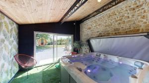 Maisons de vacances Poigniere 17pers SPA Baby-foot 15min Mer : photos des chambres