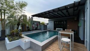 The Hiijo Haus Private Pool & Garden