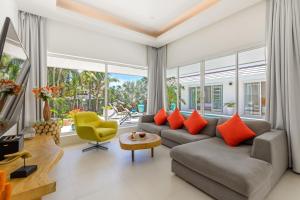 700m from beach & luxury