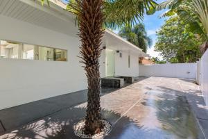 700m from beach & luxury