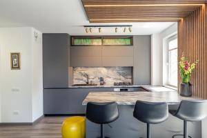 Urban Plaza Mountain View Luxury Retreat