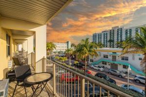 Hollywood Beachfront Apartment