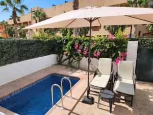 Bajo de esencia relajante con piscina privada y patio!