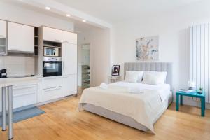Studio room in Flower Square Apartments