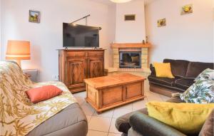 Beautiful Home In Créances With Wifi