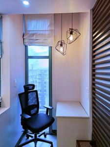 Two Palmtree Villas Across Manila Airport Terminal 3 -JJRMK Condotel