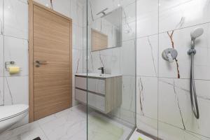 VILLA GEORGE z ogrevanim bazenom in vrtno kuhinjo