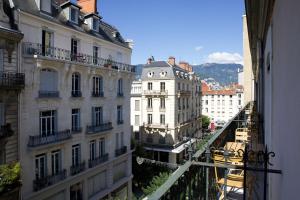 Hotels Le Grand Hotel Grenoble, BW Premier Collection by Best Western : Chambre Double Deluxe avec Balcon - Lit King Size