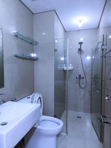 Near Terminal 3 Two Palmtree Villas- Walking distance only (JJRMK)