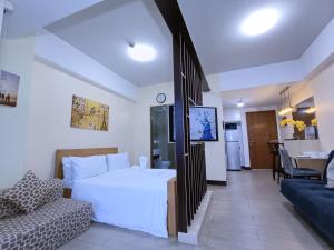 Near Terminal 3 Two Palmtree Villas- Walking distance only (JJRMK)