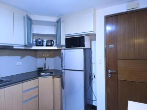 Near Terminal 3 Two Palmtree Villas- Walking distance only (JJRMK)