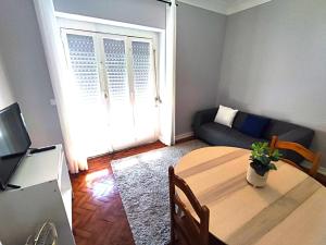 Lisbon traditional T2 with balcony in Damaia, Lisbon