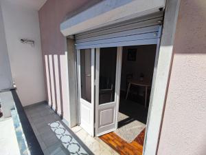 Lisbon traditional T2 with balcony in Damaia, Lisbon