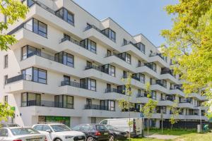 Modern Family Apartment with Parking by Renters