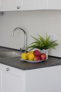 Modern Family Apartment with Parking by Noclegi Renters