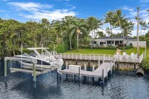 Waterfront Boat Dock and Guesthouse - Palm Beach Gardens