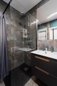 New Apartament - near SKY TOWER - 7 People - New Building - Lift