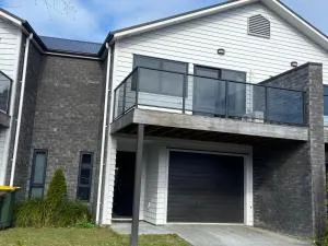 Hamilton Hospital Retreat - 2 Bedroom Townhouse Modern Warm Quiet - Rukuhia