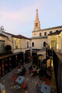 The 3 Ducks Eiffel Tower by Hiphophostels