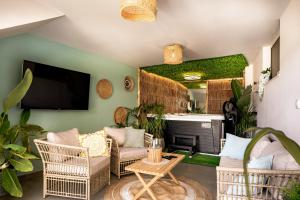 Avra Summer Living _ Private Jacuzzi _ StepstoSea