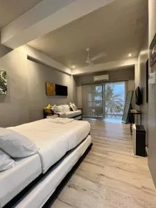 Modern Beachfront Getaway at Canyon Cove Nasugbu - 马塔布凯