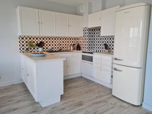 REF 048 - Appartement entièrement rénové pour six personnes vue mer et port Crouesty ARZON