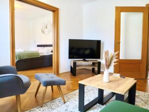 BeSSa Homes 6 Personen 2 Schlafzimmer, 3 King Size, Betten, Balkon, Küche