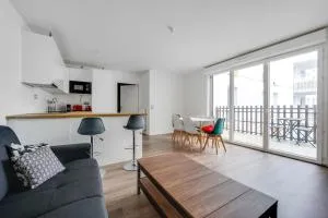 Élégance en Banlieue Parisienne - نوازي-لو-سيك