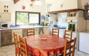 Maisons de vacances Stunning Home In Rochefort-Du-Gard : photos des chambres