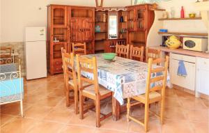 Maisons de vacances Stunning Home In Rochefort-Du-Gard : photos des chambres
