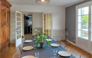 Maisons de vacances Gorgeous Home In Morlaix With Kitchen : photos des chambres