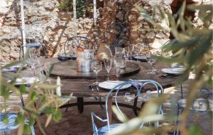 Maisons de vacances Stunning Home In Rochefort-Du-Gard : photos des chambres