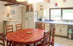 Maisons de vacances Stunning Home In Rochefort-Du-Gard : photos des chambres